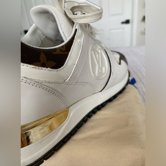 Louis Vuitton Run Away White and Brown Monogram Sneakers Size 38 Trainers - Picture 16 of 17